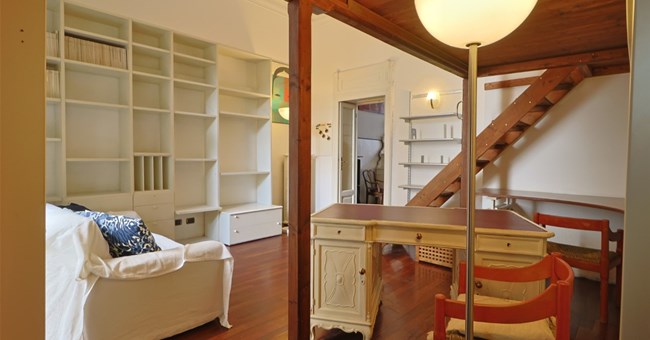 Cute apartment with small terrace for rent Milan - Via Mario Pagano